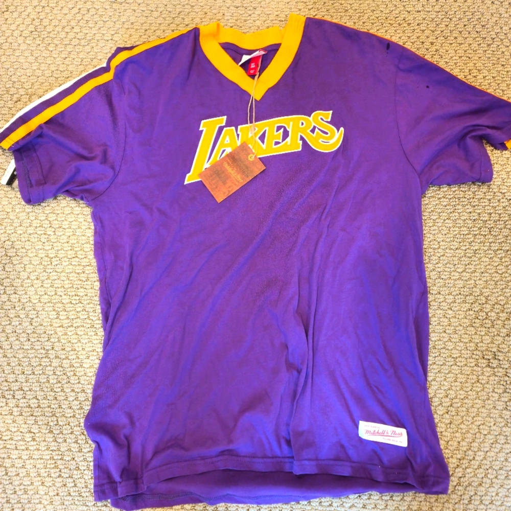 XL Lakers Mithell and Ness T-shirt